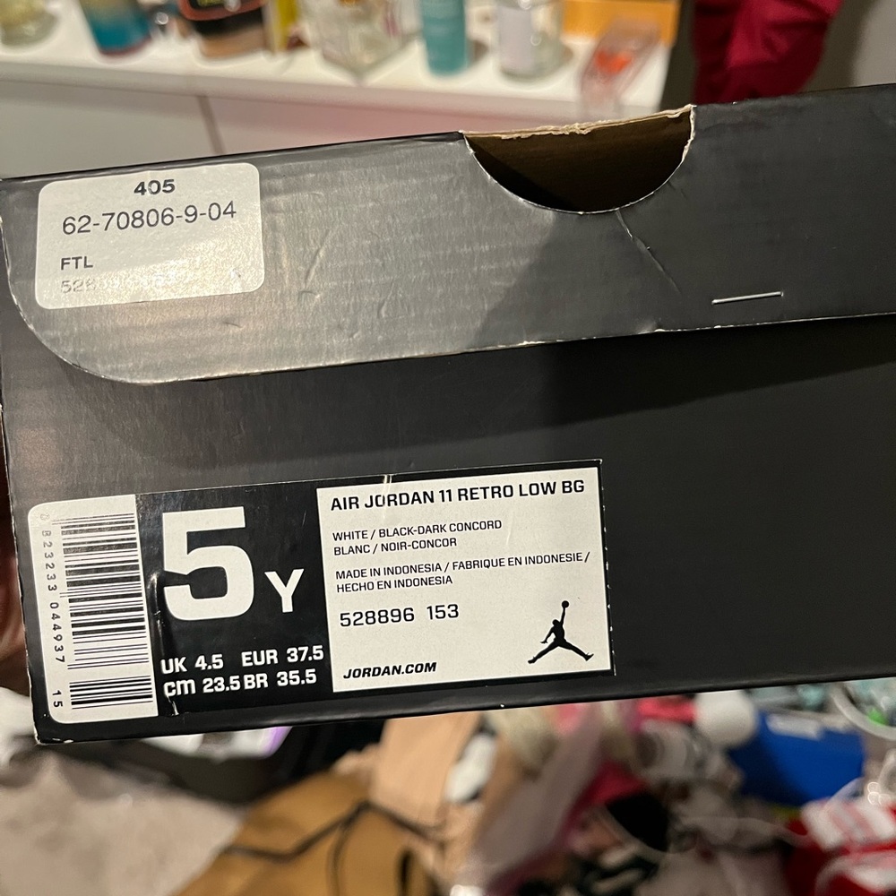 Barely worn Jordan concord lows